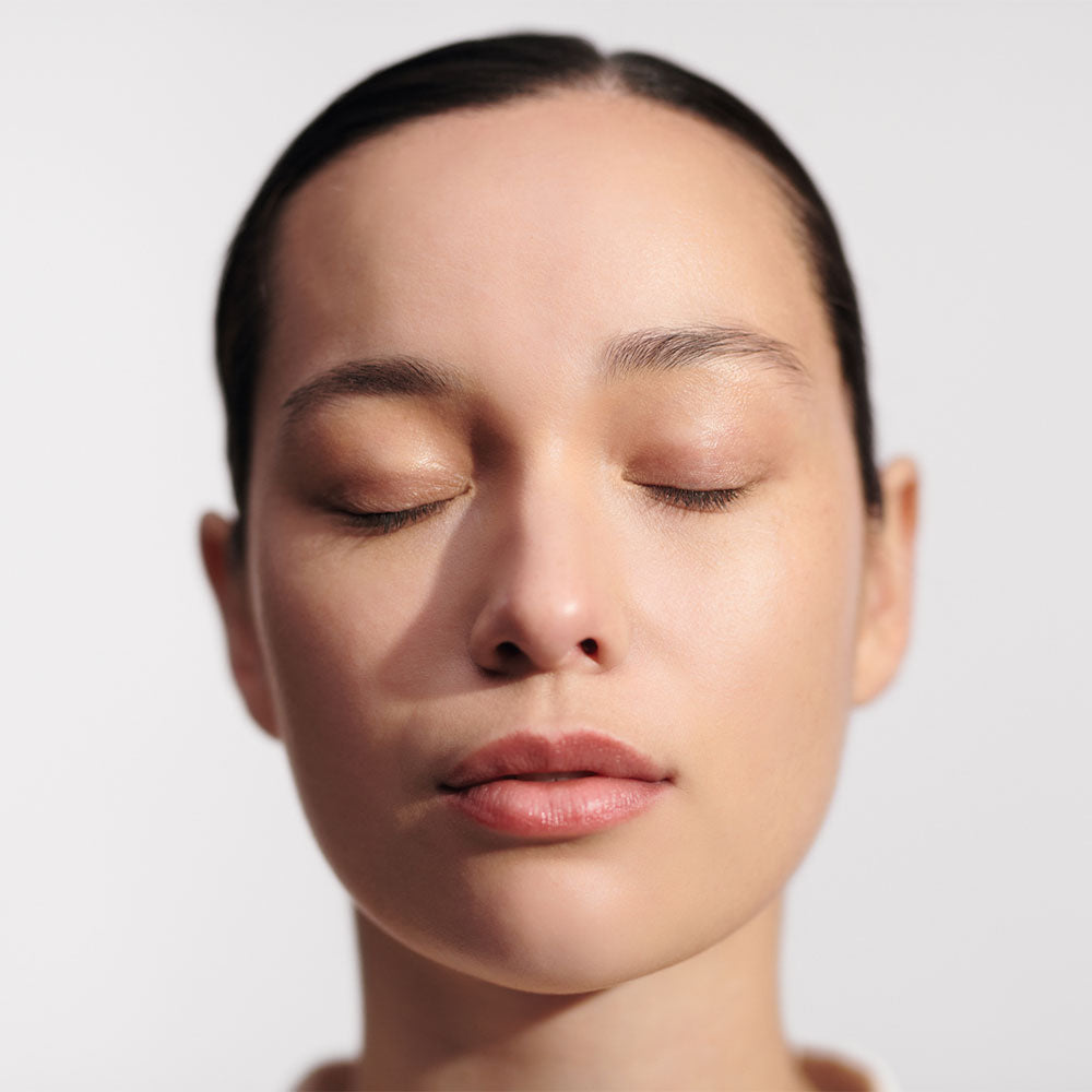 Pielęgnacja delikatnej skóry wokół oczu